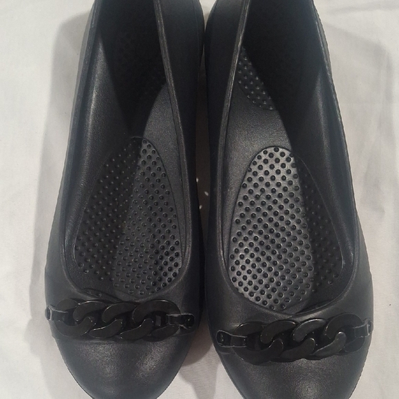 CROCS Black Women's Flats with Chain Detail Size 5 - Picture 4 of 8